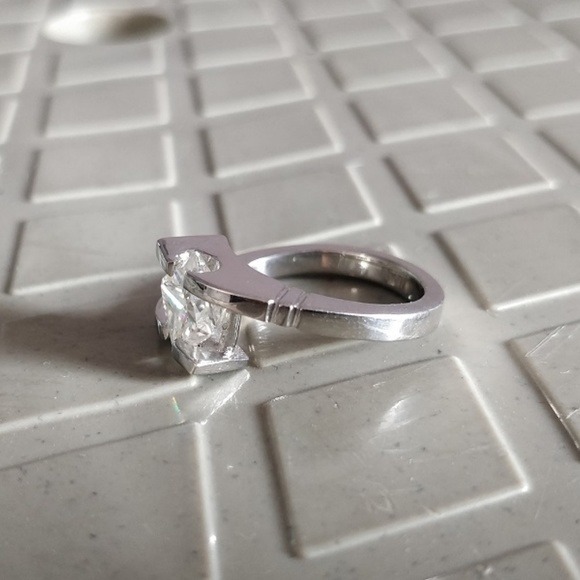 2Ct Near White Princess Cut Moissanite Ring - Picture 4 of 5